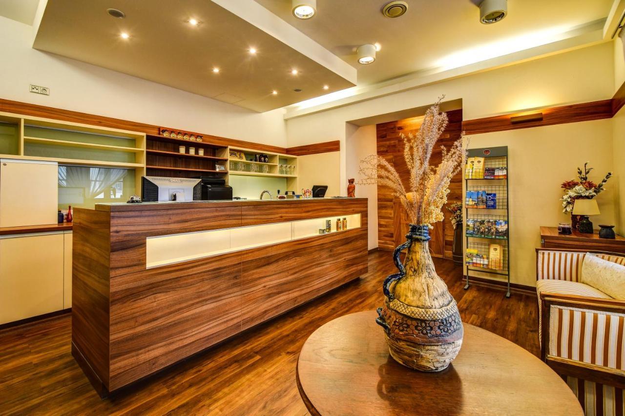 Pivovar Cerny Orel - Hotel & Restaurant 克罗梅日什 外观 照片